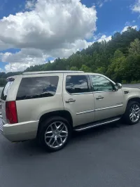 2013 Cadillac Escalade – Image 8