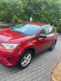 2017 Toyota RAV4 – Image 4