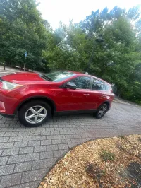 2017 Toyota RAV4 – Image 5