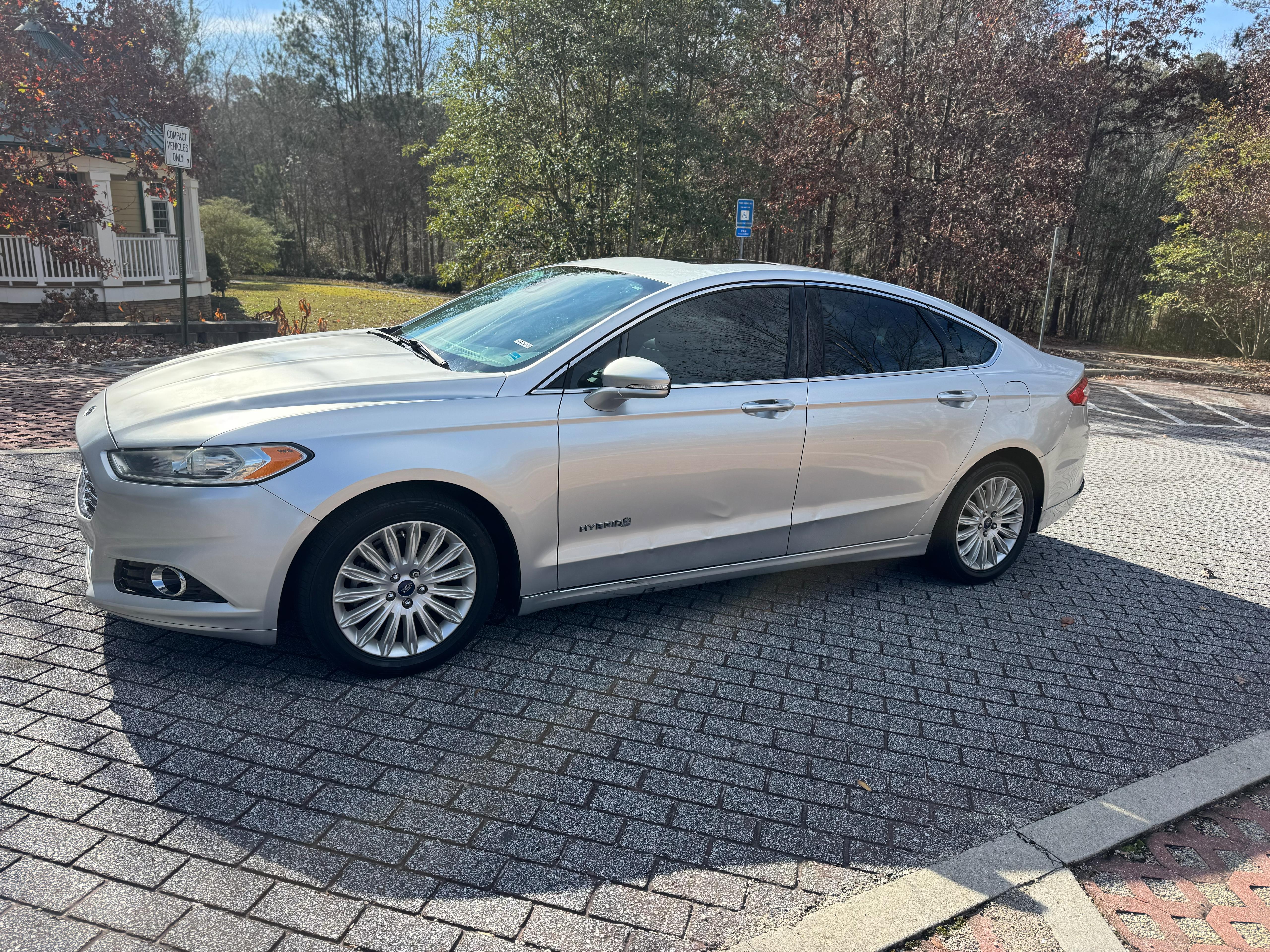 2013 Ford Fusion Hybrid – Image 8