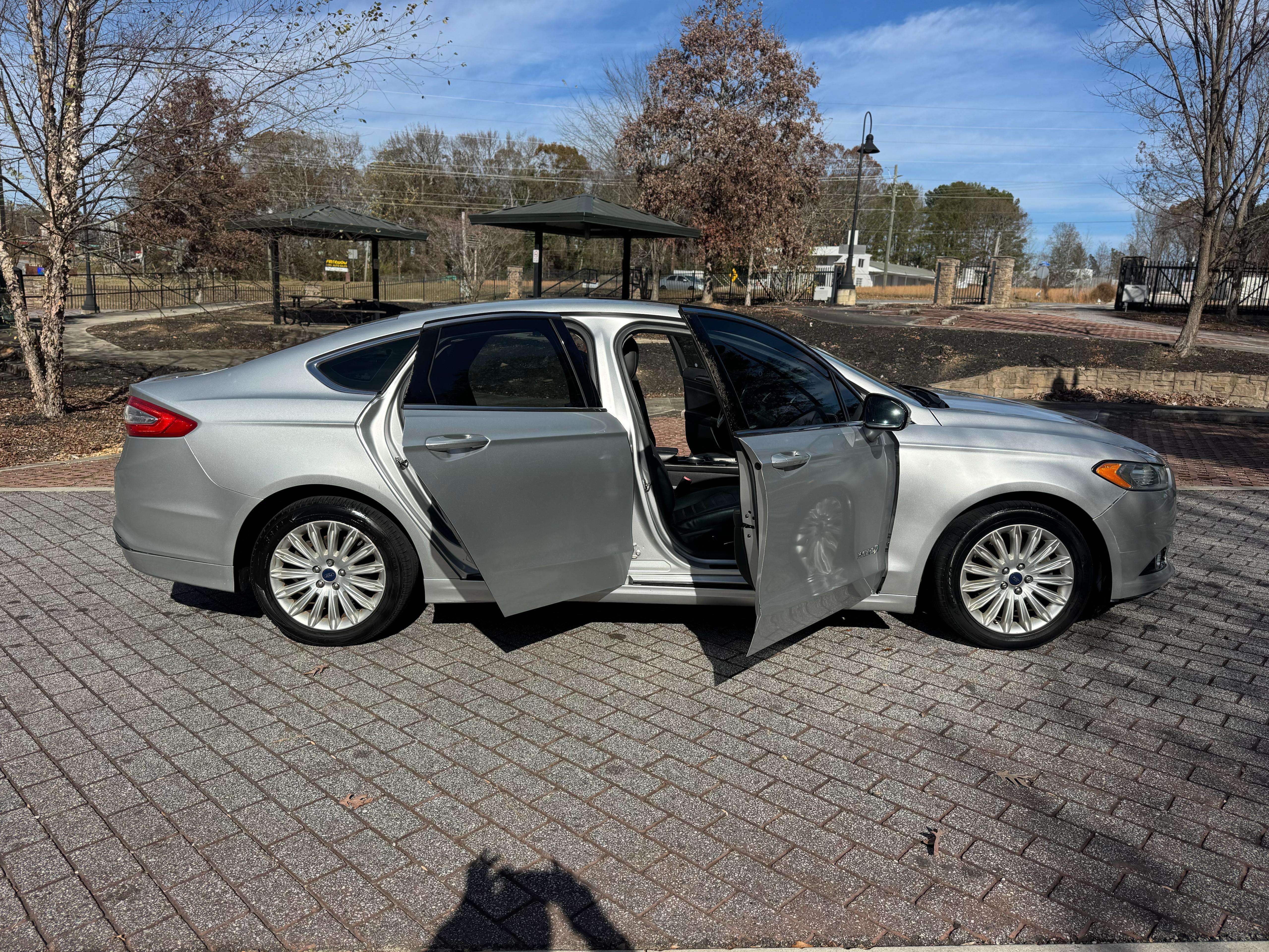 2013 Ford Fusion Hybrid – Image 3