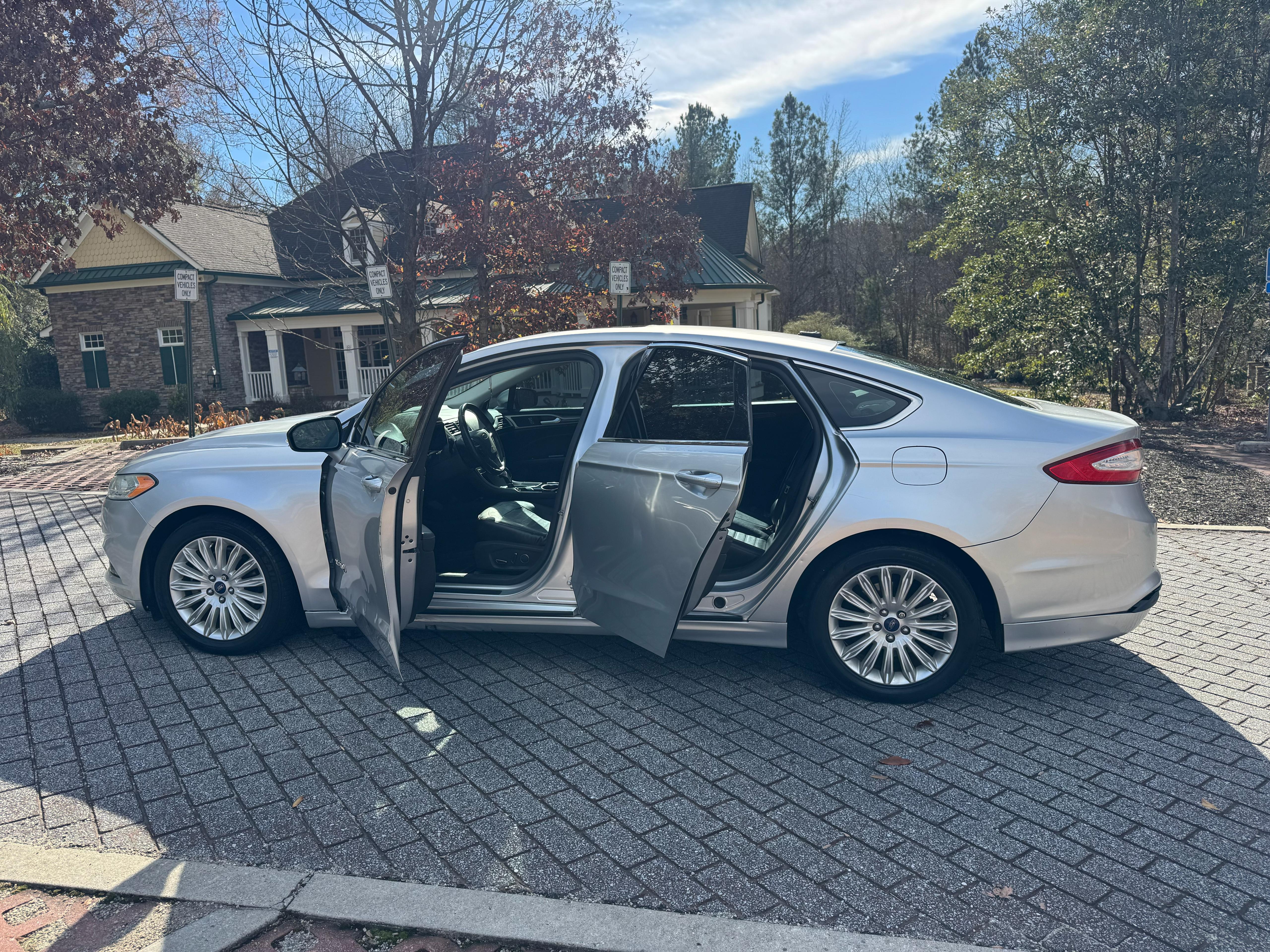 2013 Ford Fusion Hybrid – Image 6
