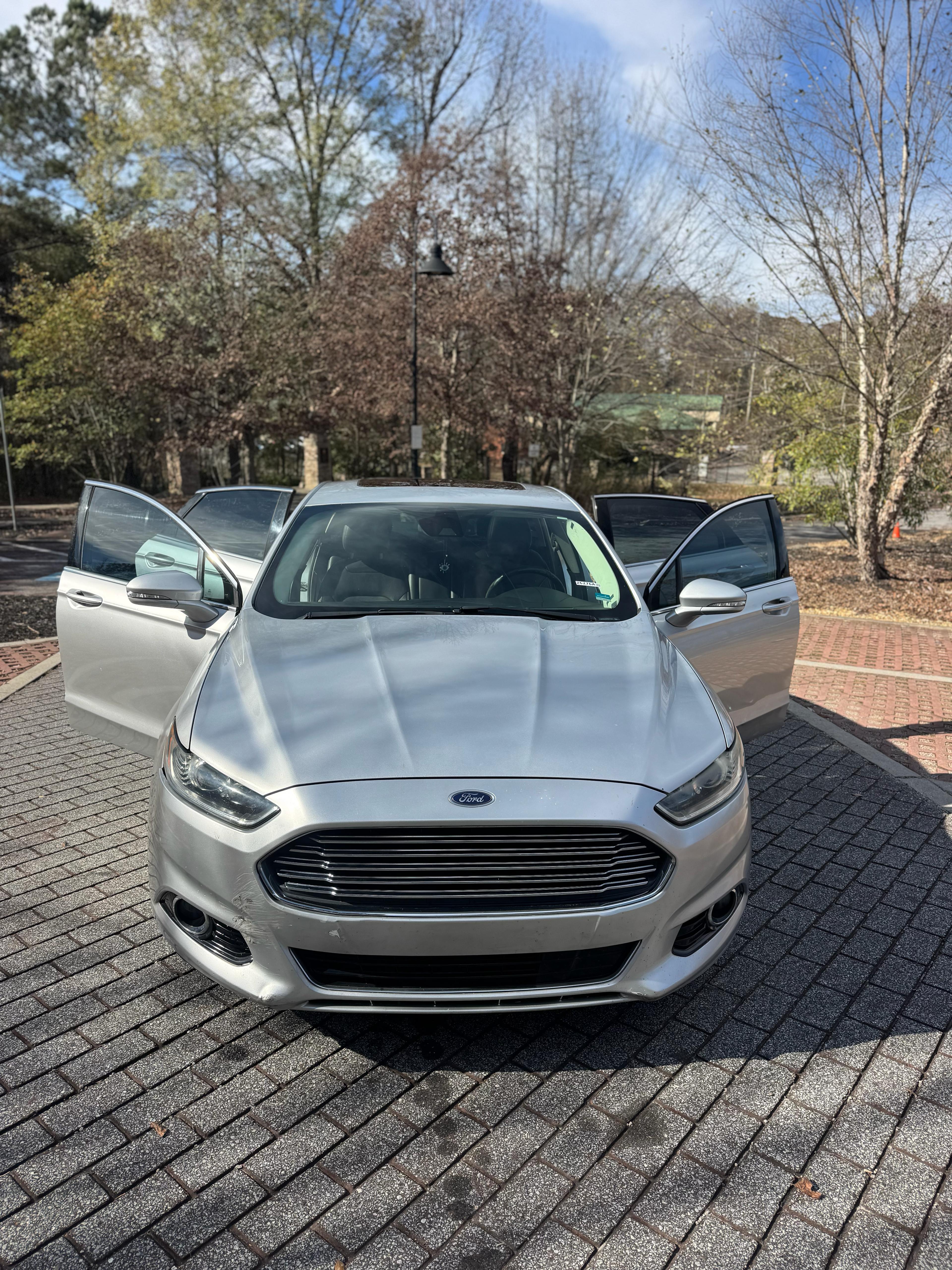 2013 Ford Fusion Hybrid – Image 2