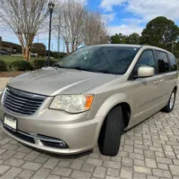 2013 Chrysler Town and Country Touring – Image 2