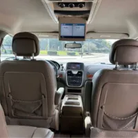 2013 Chrysler Town and Country Touring – Image 7