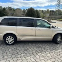 2013 Chrysler Town and Country Touring – Image 6