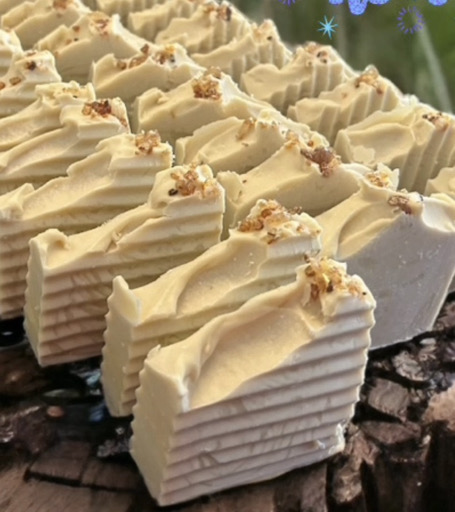 Frankincense & Myrrh Soap Bar – Image 1