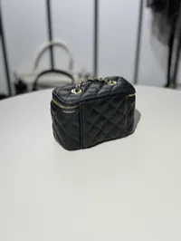 Chanel Vanity with chain black – Image 3