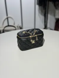 Chanel Vanity with chain black – Image 2