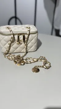 Chanel - Vanity With Chain Ivory – Image 8