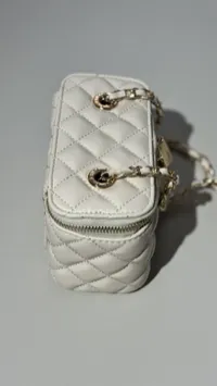 Chanel - Vanity With Chain Ivory – Image 11