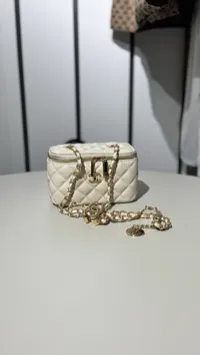 Chanel - Vanity With Chain Ivory – Image 1