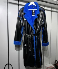 Trenchcoat Leather Reversible with Blue Faux Fur – Image 3