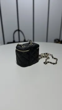 Chanel Mini Vanity  – Image 8
