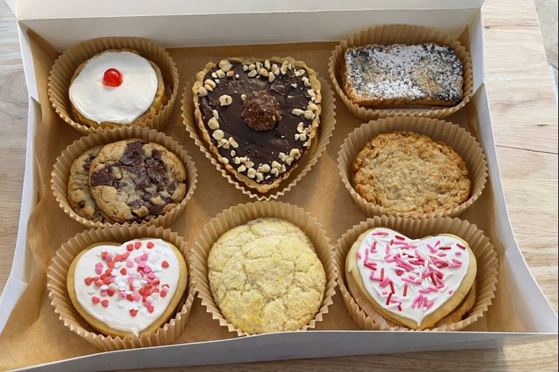  Special-Valentine's Day Tarts and Cookies Box-Medium – Image 1