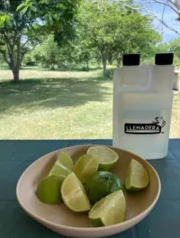 Llenadera; Licorera Plástica Con Dosificador, 1 Lt / 32 Oz – Imagen 4
