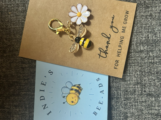 Bee & Daisy Thank You Charm – Image 1