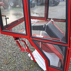 Massey Ferguson 135 & 240 Cab – Image 2