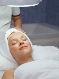 AknoEvit Facial – Image 1
