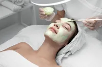 AknoEvit Facial – Image 2