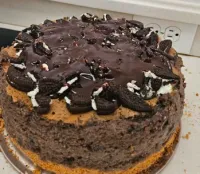 Oreo Cheesecake with Hershey Chocolate Syrup – Image 1