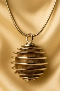 Sunstone Crystal Necklace – Image 2