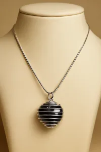 Hematite Crystal Necklace – Image 3