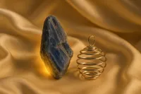 Blue Kyanite Crystal Necklace – Image 1