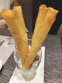 Prawn Spring Rolls 蒜香蝦春卷 (10pcs) D22 – Image 1