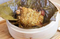 Chicken Mixture in Glutinous Rice 糯米雞 (2pcs) D14 – Image 1