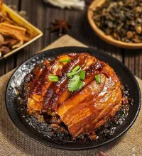 Braised Pork with Preserved Vegetable 梅菜扣肉 (300g) F07 – Image 1