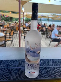 Grey Goose 1 L +  6 db ajándék üdítő – Image 1