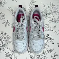 sneakers with a perfect pop of color – Image 3