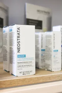 NEOSTRATA® Facial Cleanser – Image 1