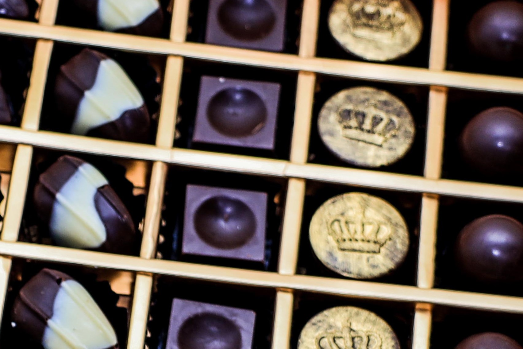 Assorted Gourmet Chocolate Praline Box – Premium Al Afrah Selection – Image 2