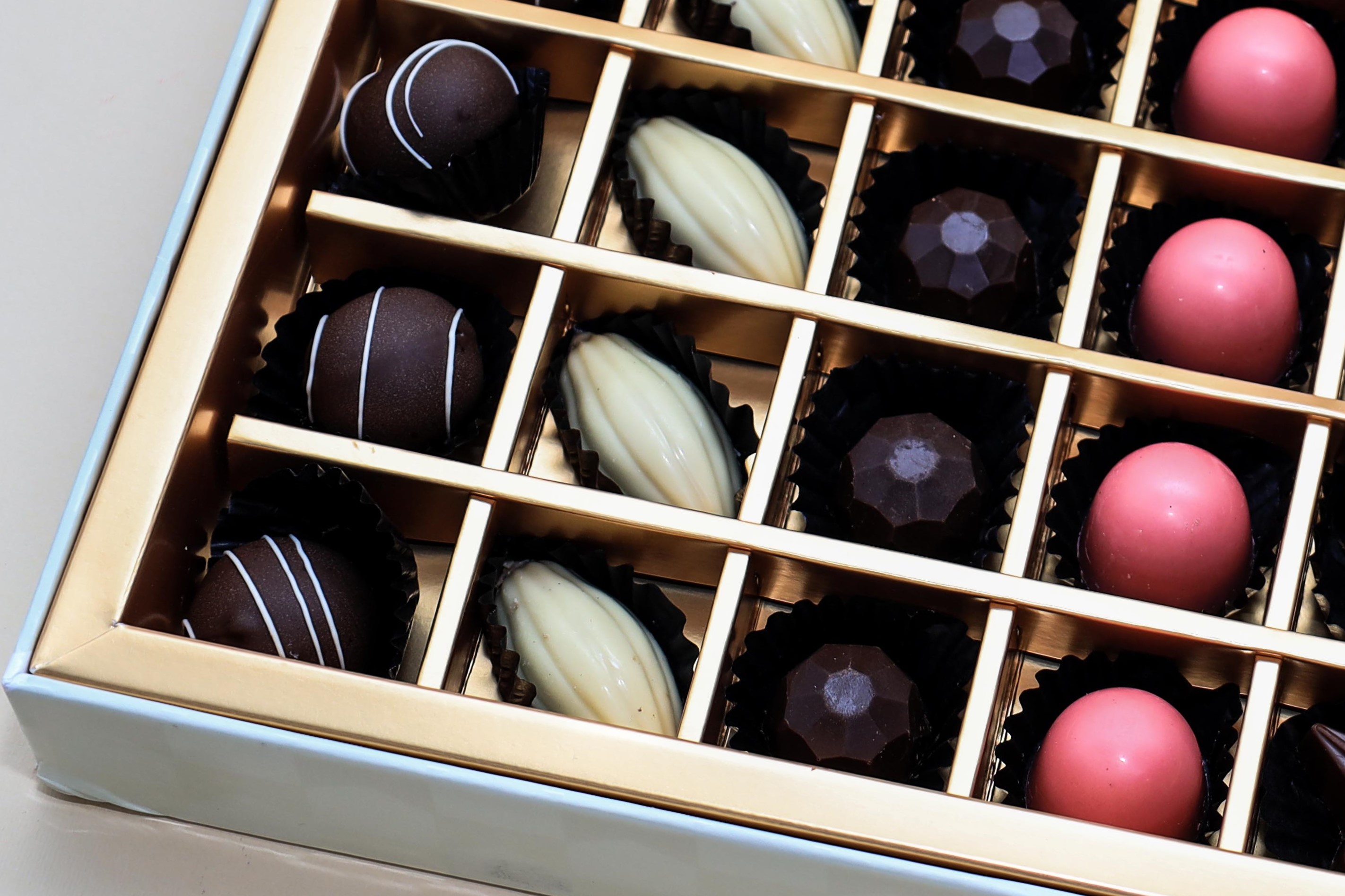 Assorted Gourmet Chocolate Praline Box – Premium Al Afrah Selection – Image 3