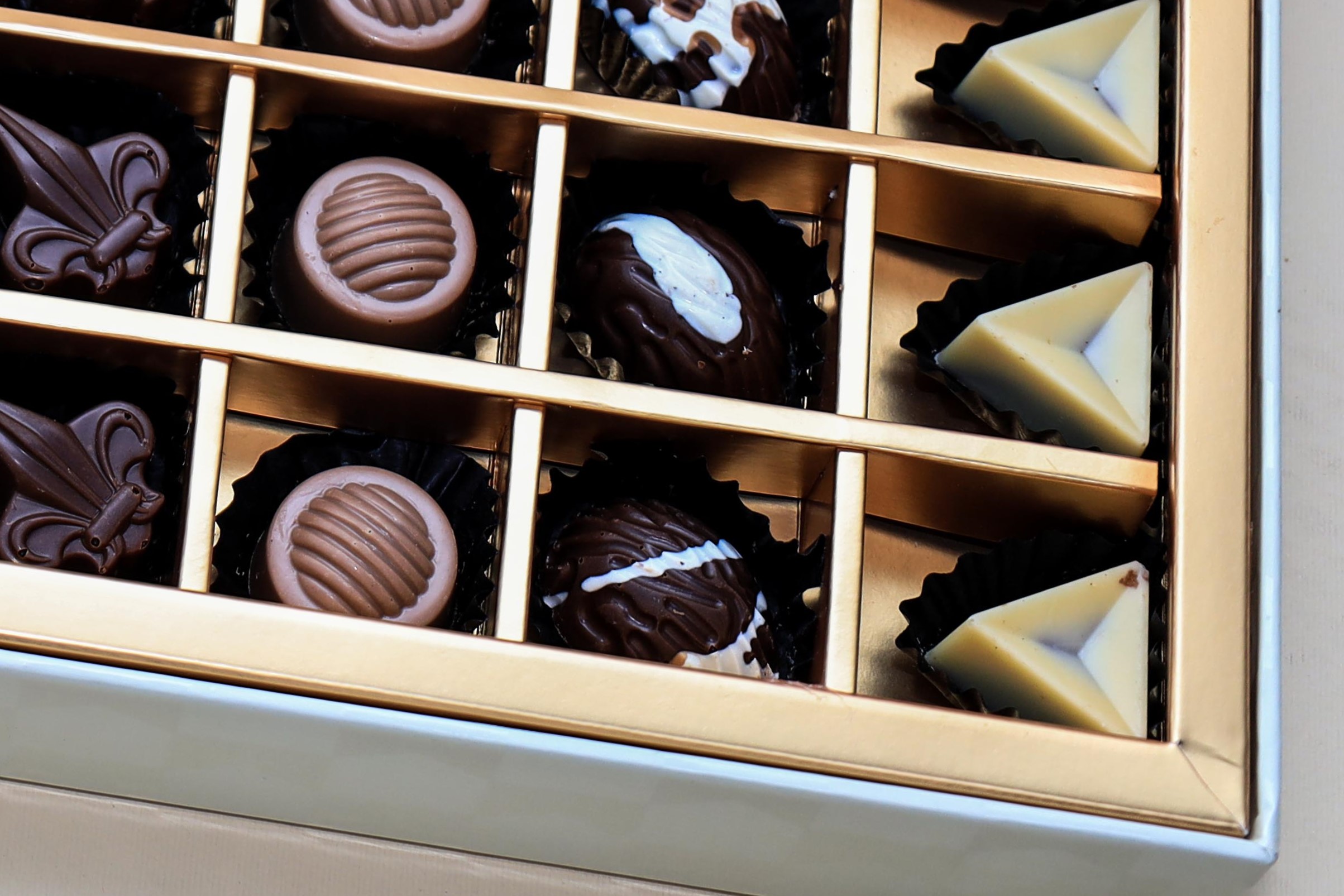 Assorted Gourmet Chocolate Praline Box – Premium Al Afrah Selection – Image 2