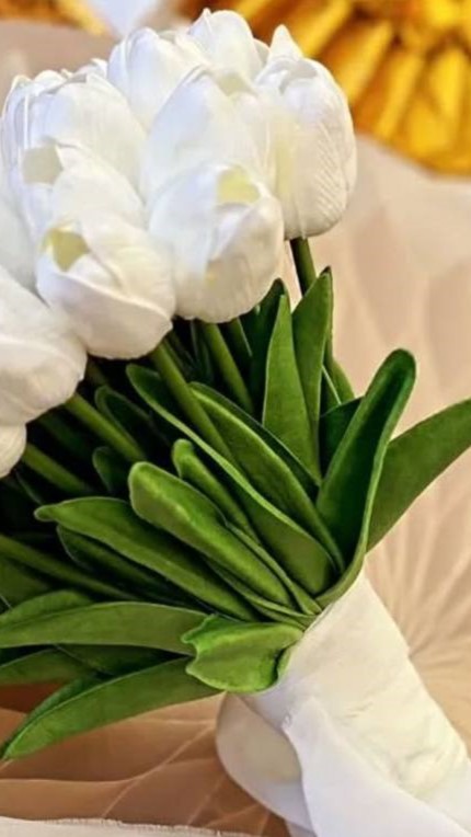 Luxury Artificial White Tulip Hand-Bouquet - Everlasting Bridal Flowers – Image 2