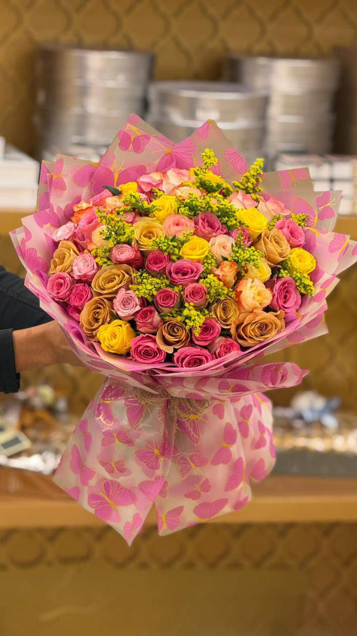 Vibrant Mix Rose and Baby's Breath Bouquet - Perfect Gift for All Occasions – Image 1