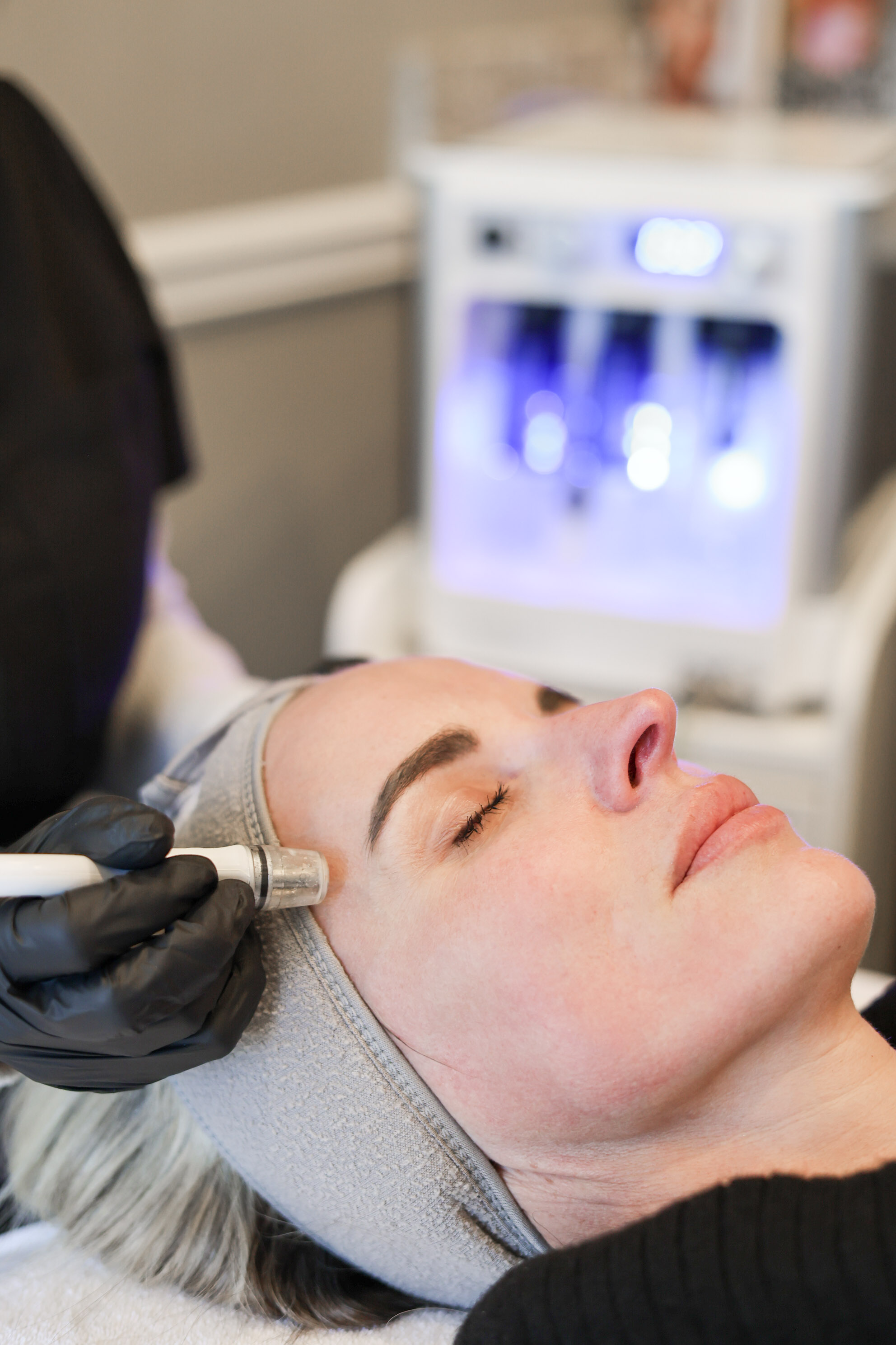 FACIAL- Diamond Glow Facial w/ Hydration and Exfoliation – Image 1