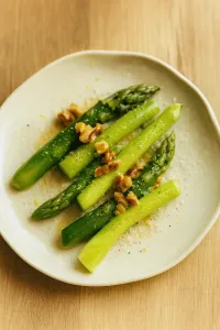 Asparagus with Grana Padano & Caramelised Nuts – Image 1