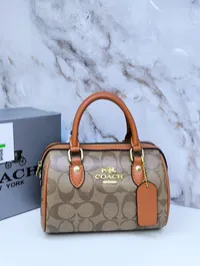 COACH – Image 4