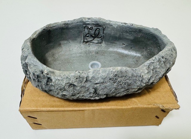 Cement Rock Planter w/o saucer – Image 2