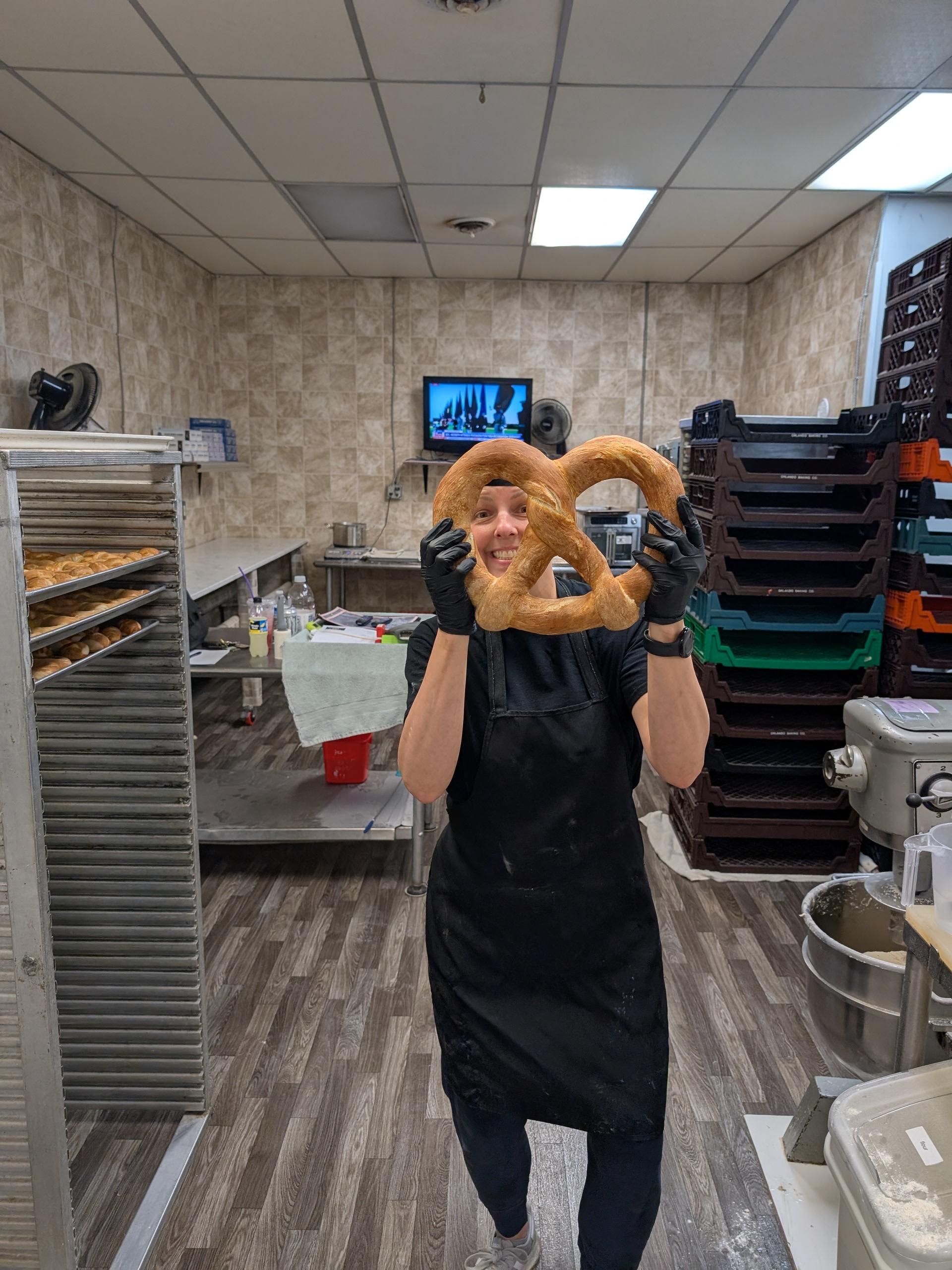 Mega Mega 24oz Pretzel-8/case – Image 1