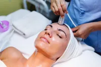 Deluxe HydroFacial – Image 1