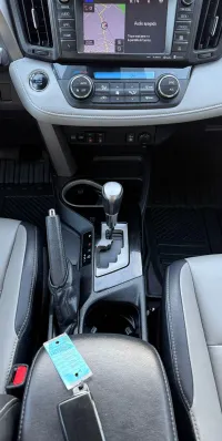 2018 Toyota Rav4 4x4 – Image 10