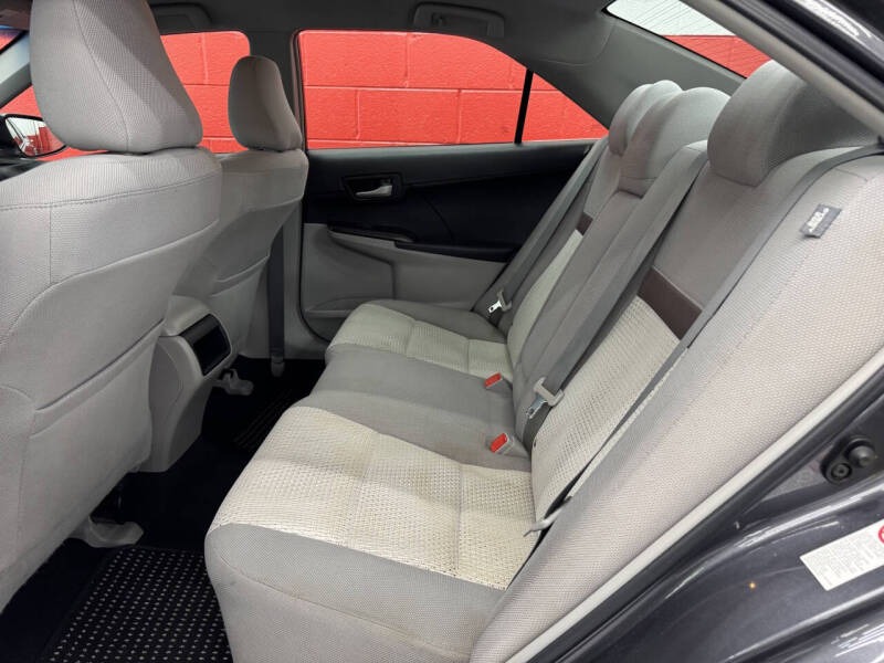 2012 Toyota Camry LE – Image 9