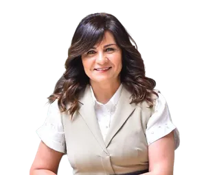 السفيرة نبيلة مكرم