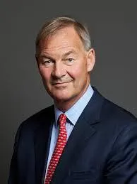 Рупърт Лоу стартира нова дясна партия във Великобритания