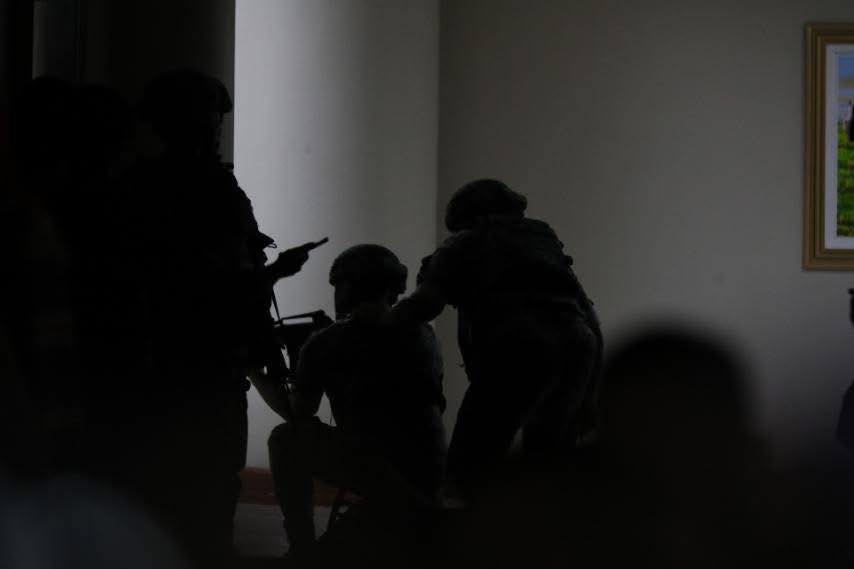 Gunfire at Senate as authorities reportedly move to serve Dela Rosa ICC warrant